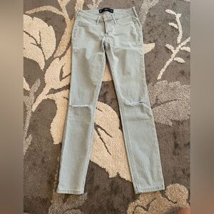 Hollister Pin Striped Cropped Jeans Size 00.